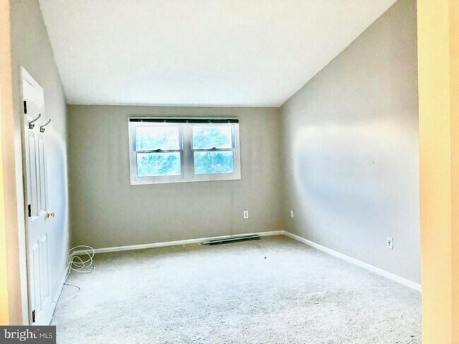 Building Photo - 2 Cinnabar Ct