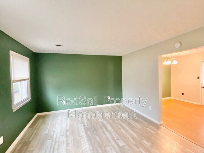 Building Photo - 107 Opal Dr