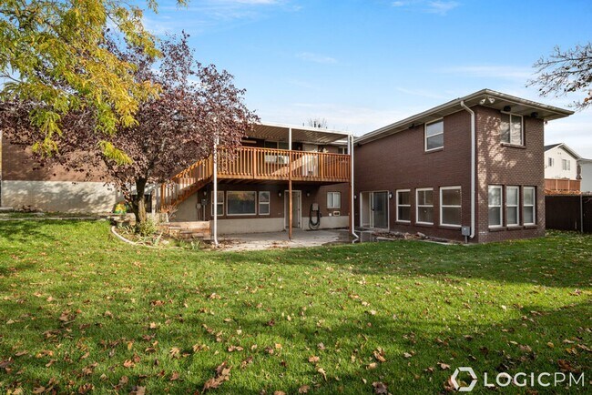 Building Photo - 10328 Countrywood Dr