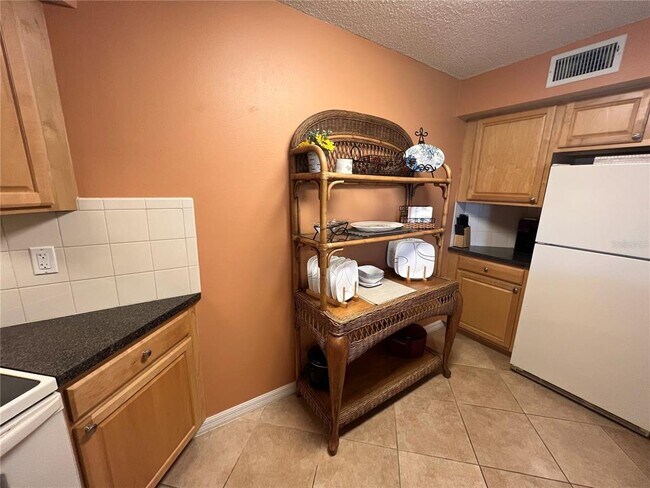 Building Photo - 6100 Bahia Del Mar Cir