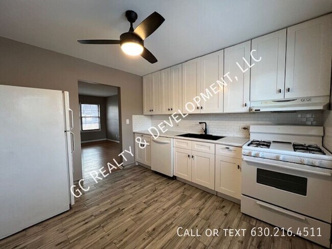 Building Photo - 4323 Elm St