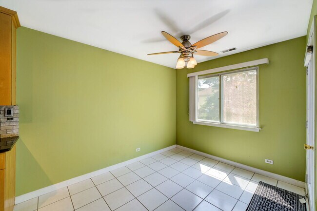 Building Photo - 741 Acorn Ct