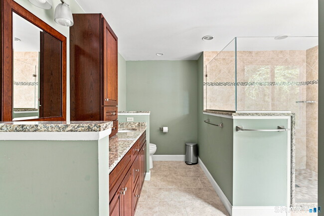Building Photo - 40 Rockledge Dr