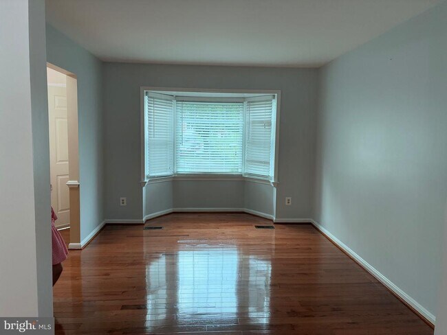Building Photo - 7209 Lake Cove Dr