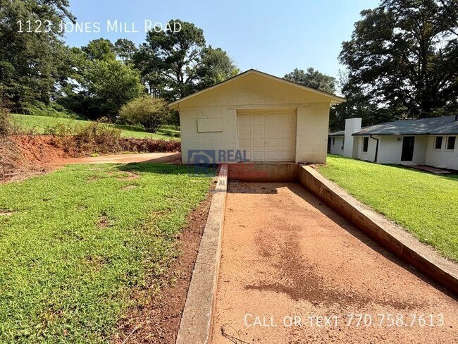 Building Photo - 1123 Jones Mill Rd