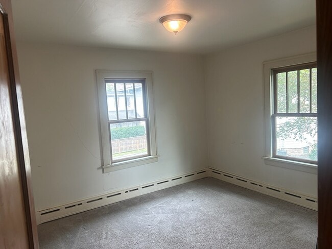 Building Photo - 214 Burnham Dr