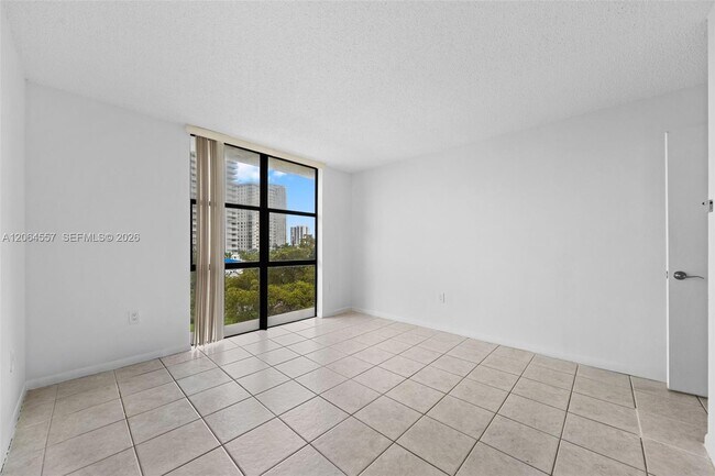 Building Photo - 17500 N Bay Rd