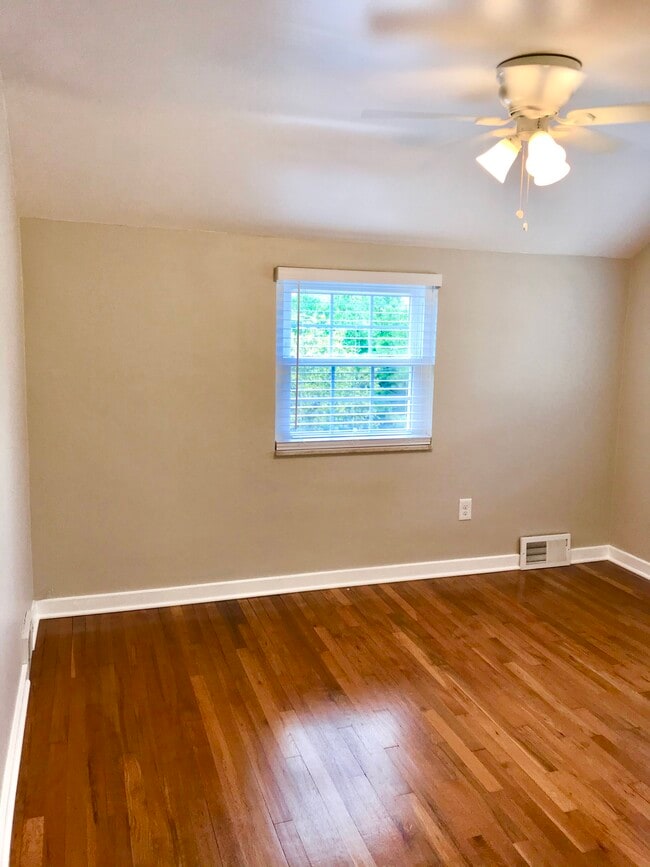 Building Photo - 400 Duquesne Dr