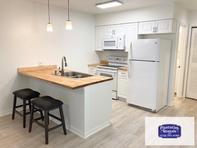 Building Photo - Available Soon! Recently Remodeled!