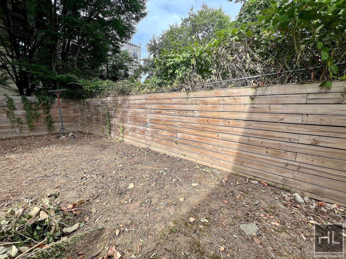 Building Photo - 2BR 1BA Townhouse Private Garden & In-Unit Laundry on Ocean Hill Bushwick Border