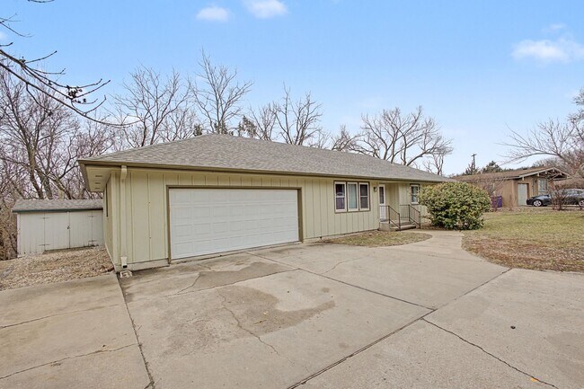 Building Photo - 2817 Arbor Dr