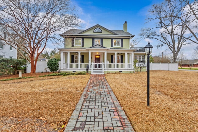 Building Photo - 1502 Tryon Rd