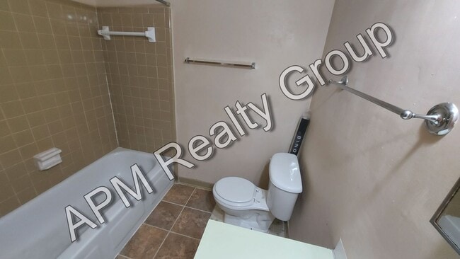 Building Photo - Three bedroom home in Southeast Columbia