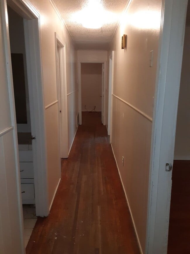Building Photo - 4 Bedroom and 2 Bathroom Little Rock