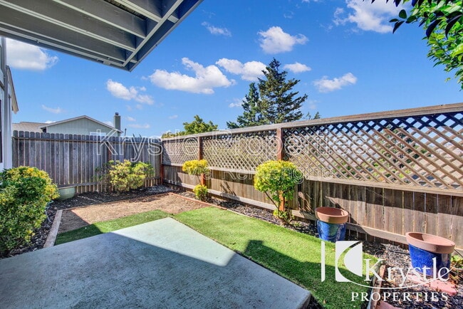 Building Photo - 2261 Clearview Cir