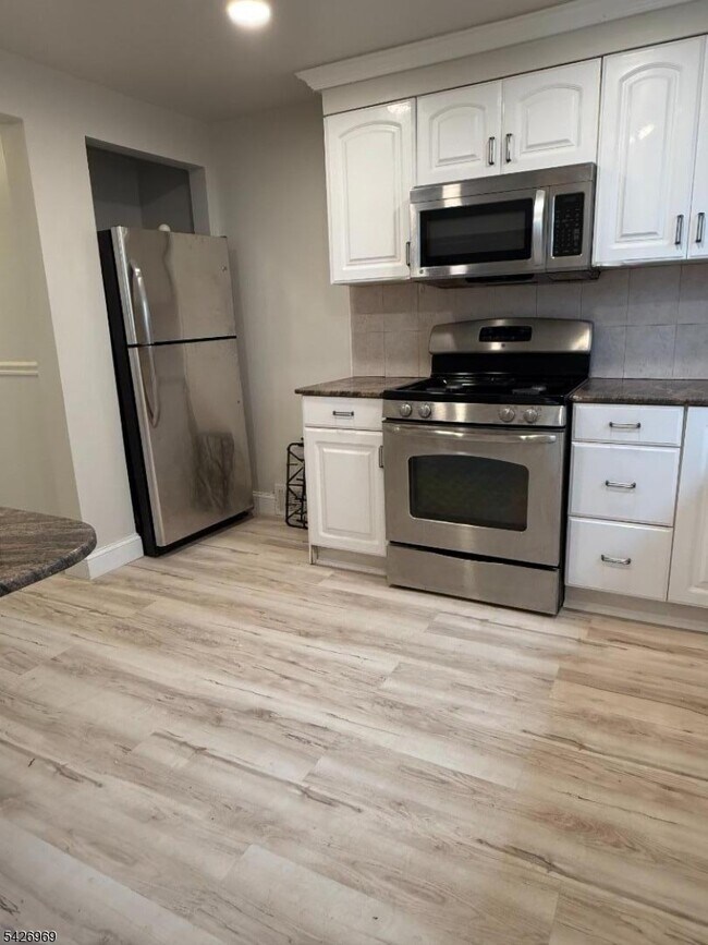 Building Photo - 271 Fuller Terrace