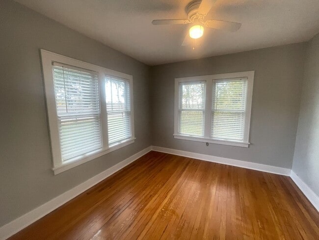 Building Photo - Charming 3-Bedroom, 2-Bathroom Williams Bay Home with Spacious Attic