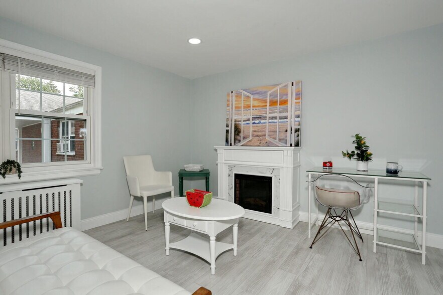 Building Photo - 100 Huguenot Ave