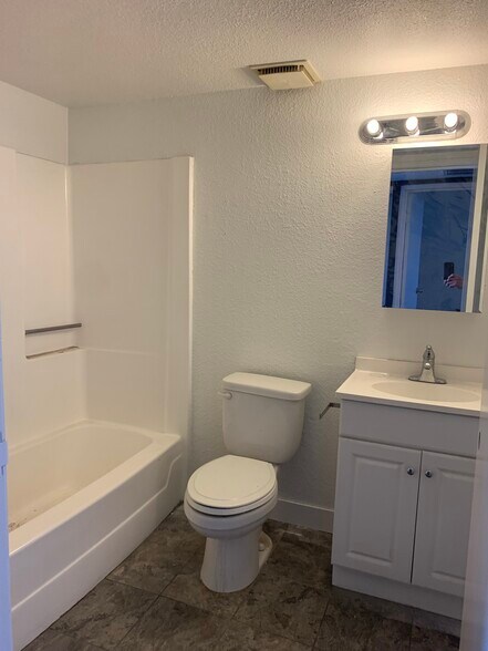 Building Photo - 200 Bruce Way