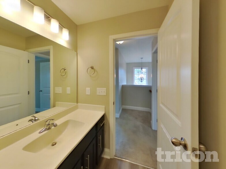 Building Photo - 509 Sourwood Dr