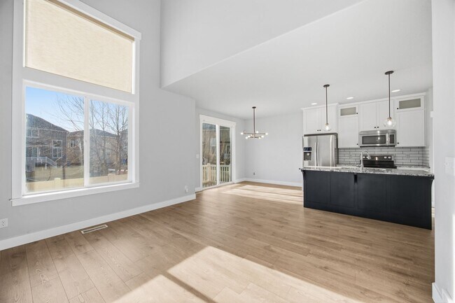 Building Photo - Stunning townhome on Sleepy Ridge