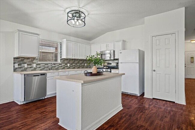 Building Photo - 17912 Aleppo Pine