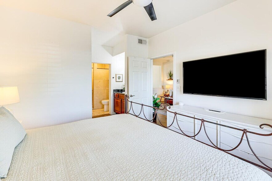 Building Photo - 5335 E Shea Blvd