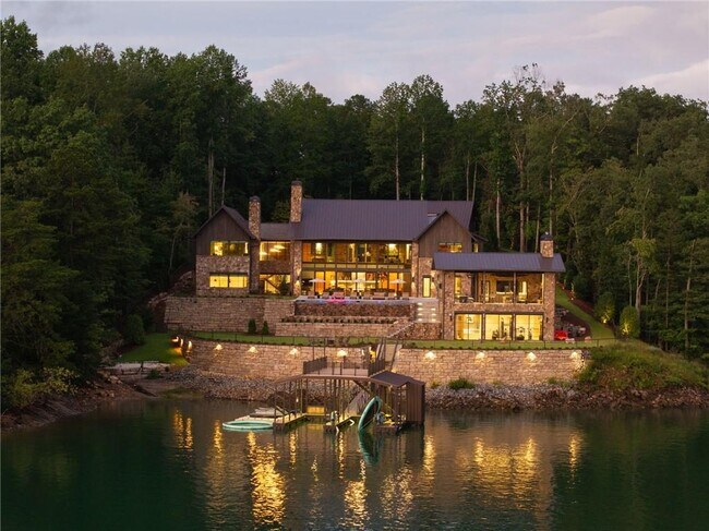 Building Photo - 725 Rocky Point Dr