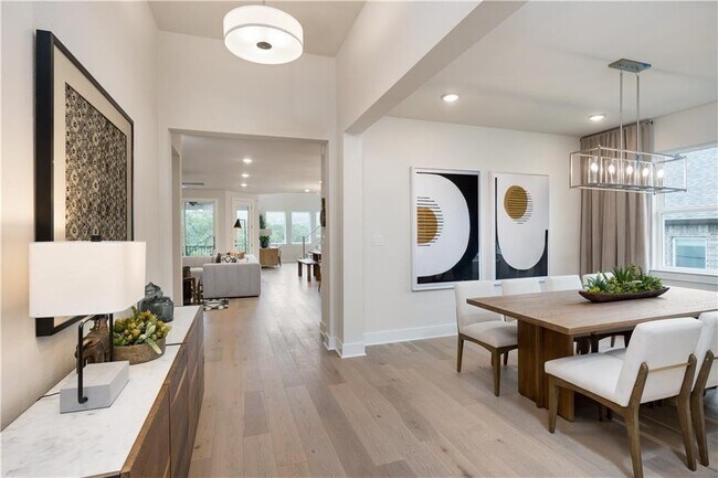 Building Photo - 7013 Empresa Dr