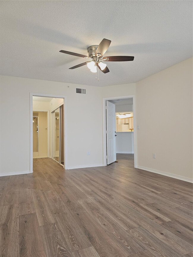 Building Photo - 7843 Granville Dr