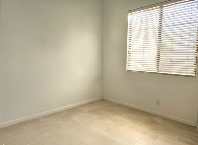 Building Photo - 5 bed 3.5 bath in Paseo Trails