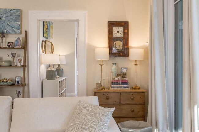 Building Photo - 801 Durant Pl NE