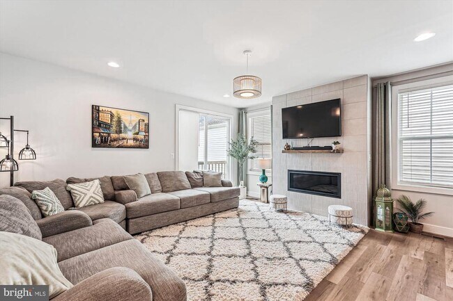 Building Photo - 42023 Spring Air Dr