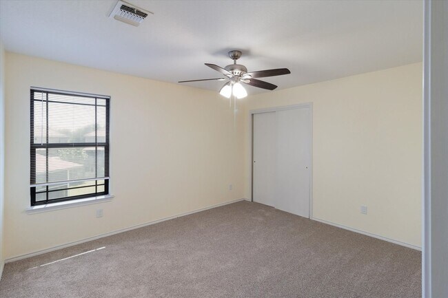 Building Photo - *FIRST MONTH FREE, IF MOVED IN BY 12/31/25*