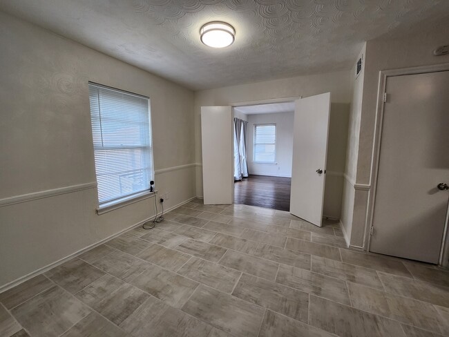 Building Photo - 1435 Templecliff Dr