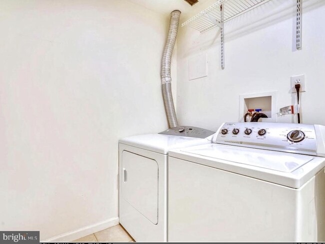 Building Photo - 3151 Borge St