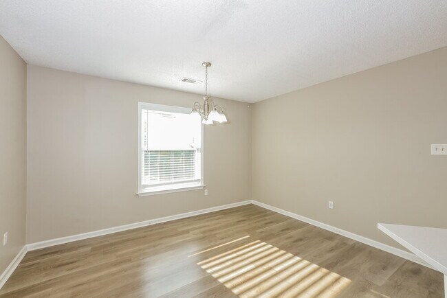 Building Photo - 2827 Fletcher View Dr