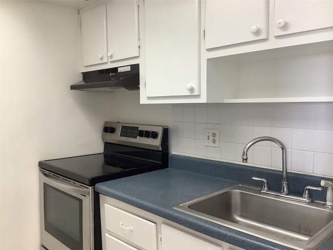 Building Photo - 455 Golden Isles Dr