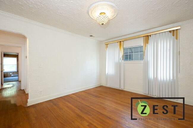 Building Photo - 17352 Roselawn St