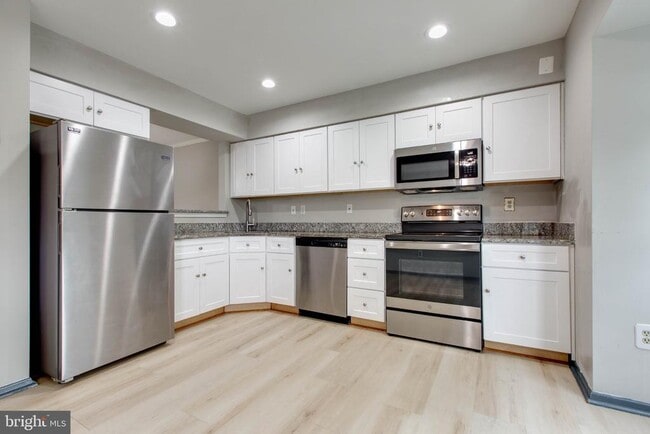 Building Photo - 7717 Heatherside Ln
