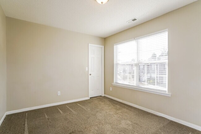 Building Photo - 4920 Alenja Ln