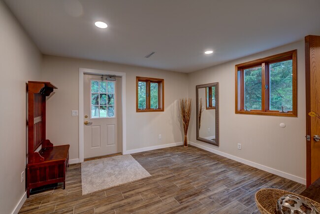 Building Photo - 211 Parkway Dr