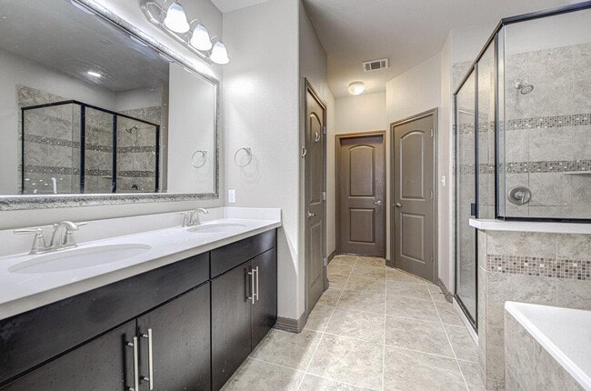 Building Photo - 11825 Terraza Cir