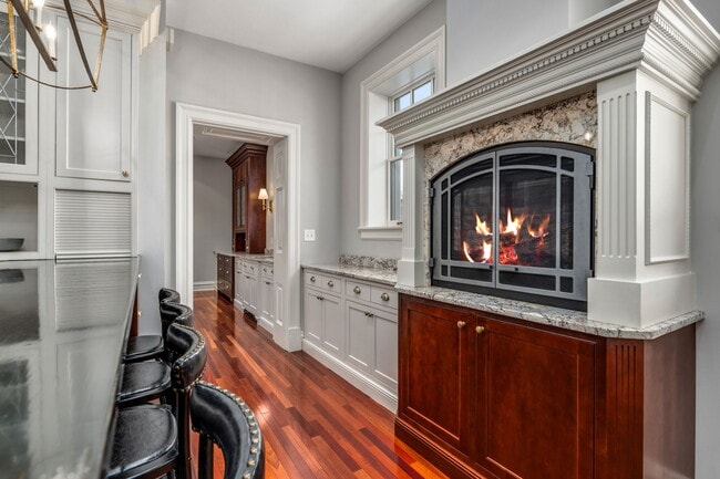 Building Photo - 5135 Ellsworth Ave