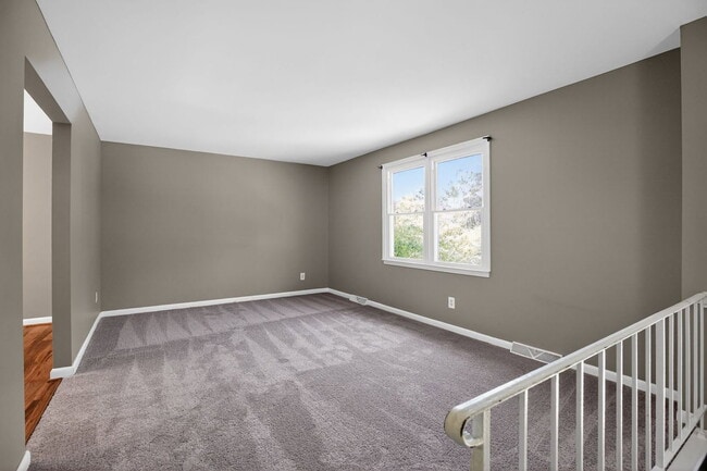 Building Photo - 46483 Rosewood Dr
