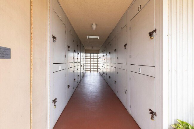 Building Photo - 5300 Washington St