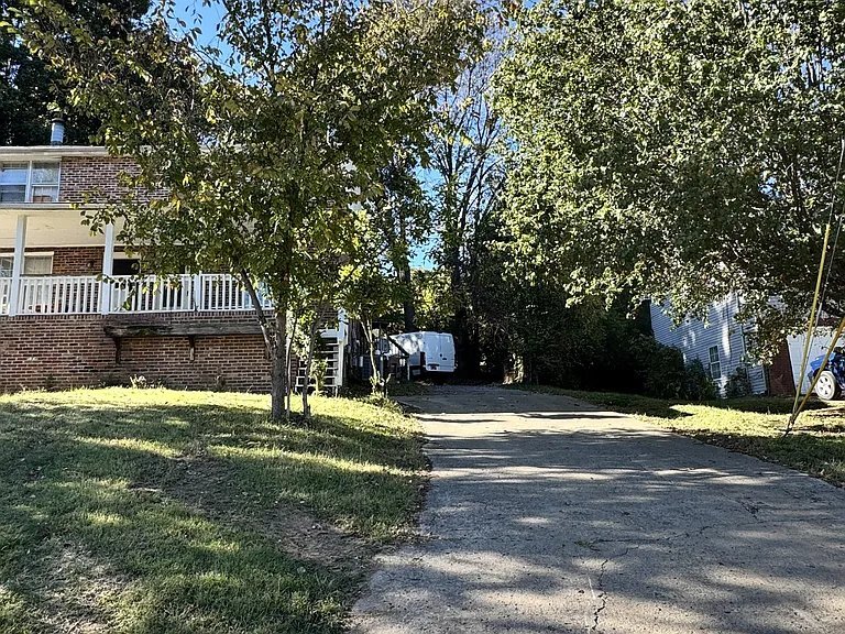 Building Photo - 329 Cedarcreek Dr