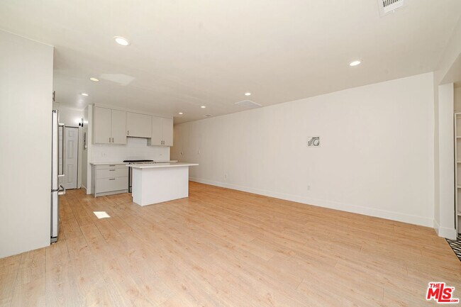 Building Photo - 5430 Monroe St