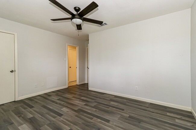 Building Photo - 6710 Wentworth Dr