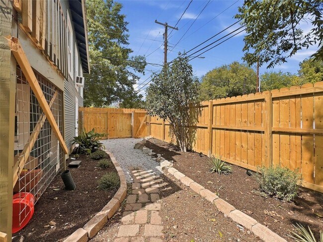 Building Photo - 4014 Avenue D